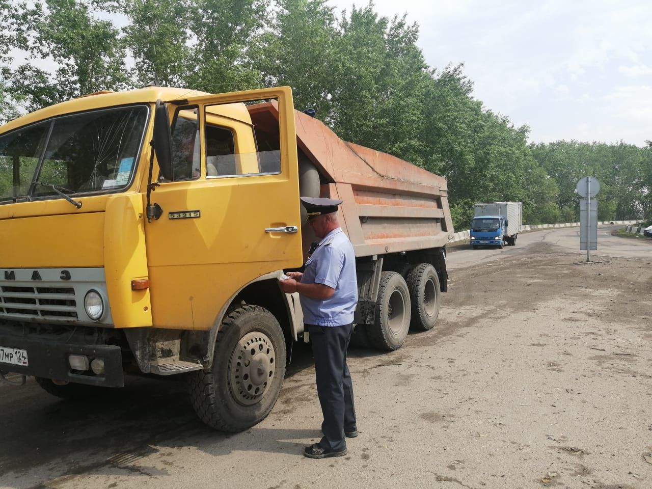 Сотрудники ТОГАДН по Красноярскому краю МТУ Ространснадзора по СФО  совместно с представителями МКУ «Управления дорог, инфраструктуры и  благоустройства» администрации г. Красноярска провели рейд - Ространснадзор