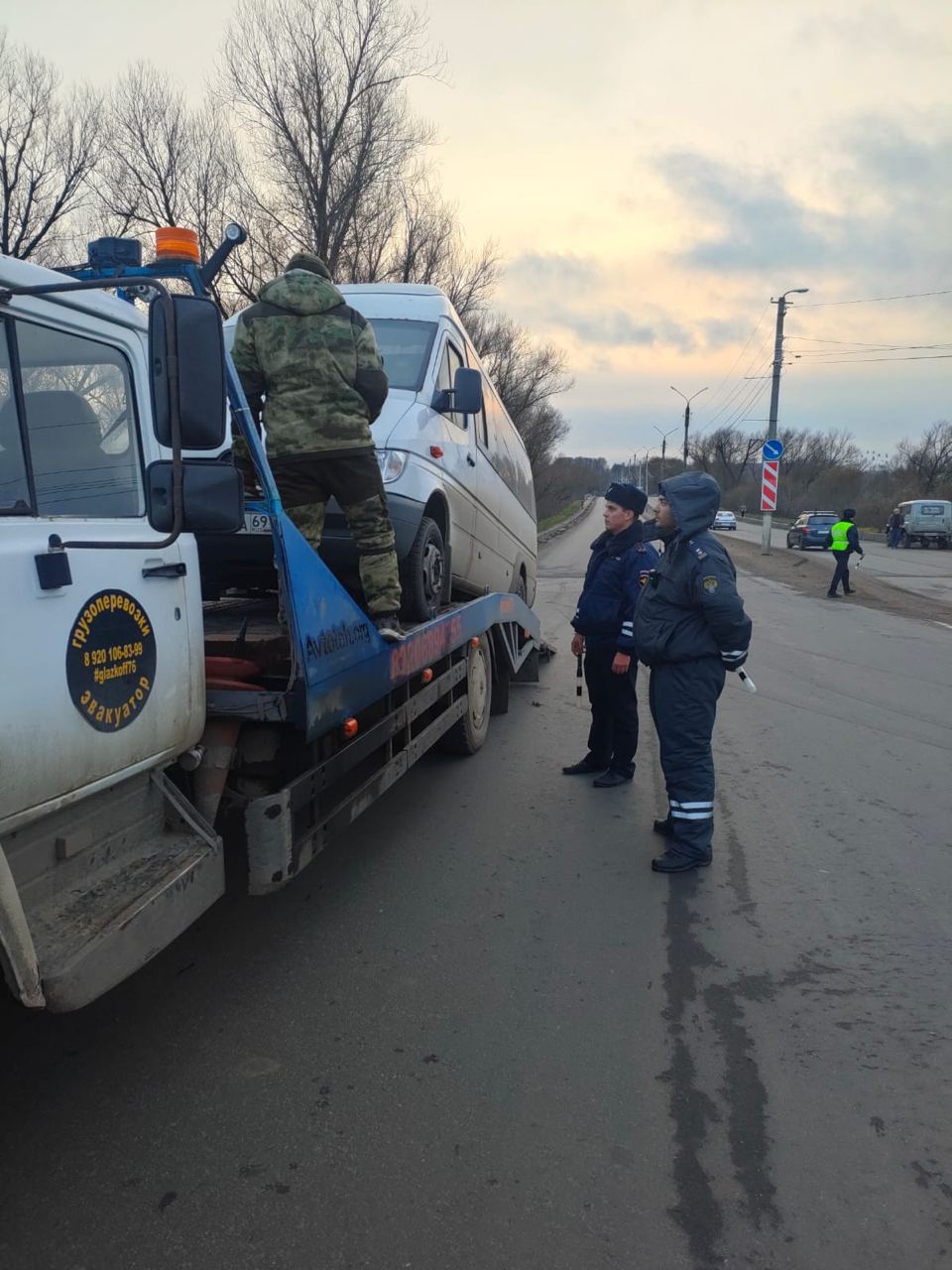 Сотрудниками территориального отдела государственного автодорожного надзора  по Тверской области МТУ Ространснадзора по ЦФО совместно с сотрудниками  Управления ГИБДД МВД России по Тверской области проведена профилактическая  операция «Автобус ...