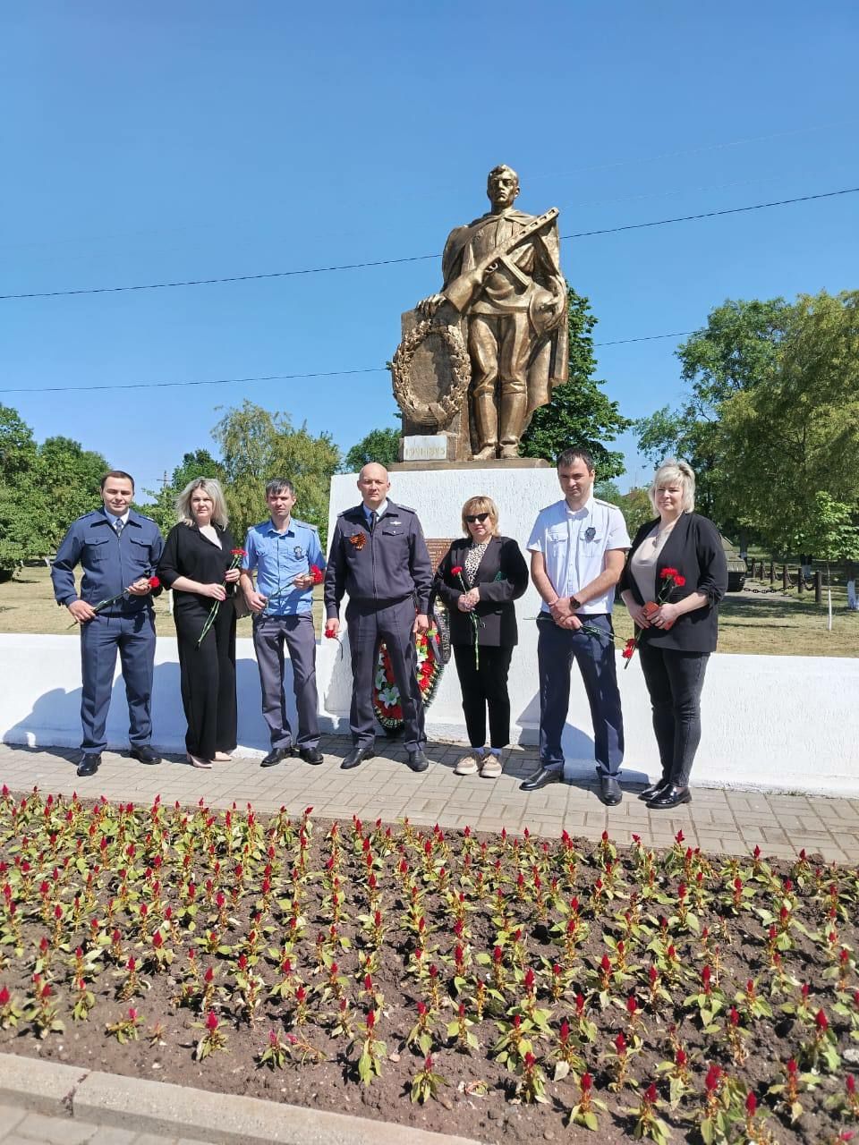 Возложение цветов на городском мемориале «Памяти павших» в Майкопе -  Ространснадзор