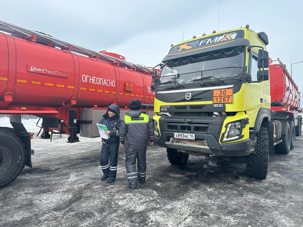 Сотрудники Территориального отдела государственного автодорожного надзора  по Республике Саха (Якутия) МТУ Ространснадзора по ДФО провели постоянный  рейд в Таттинском, Томпонском и Чурапчинском районах Республики Саха (Якутия).  - Ространснадзор