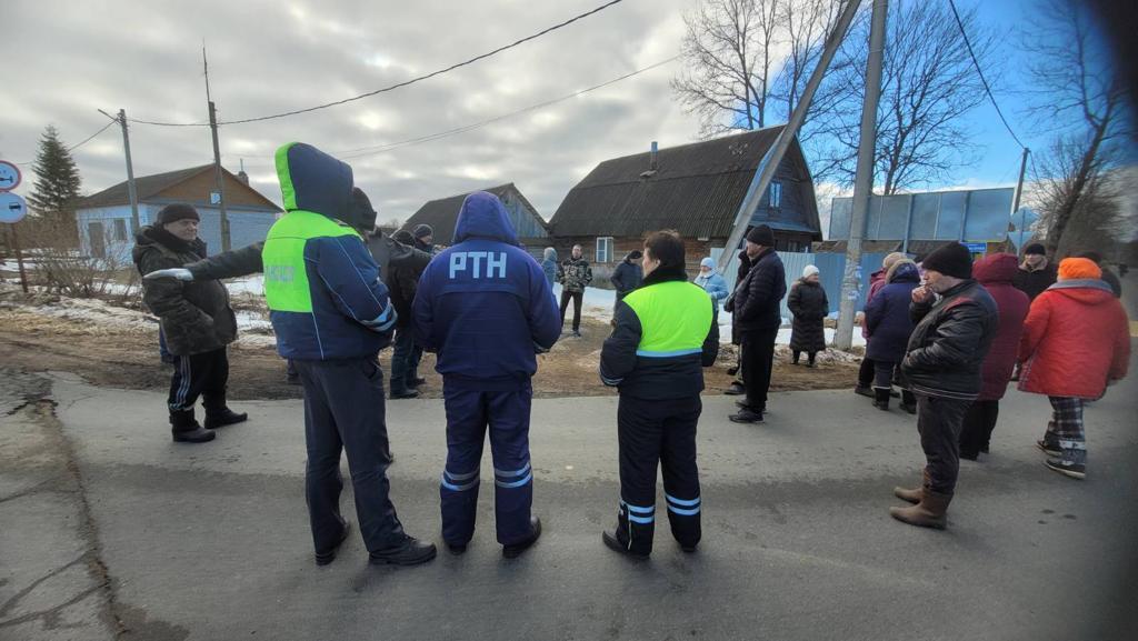 Сотрудники ТОГАДН по Новгородской области приняли участи в сходе жителей  деревни Вашково Новгородского района Новгородской области