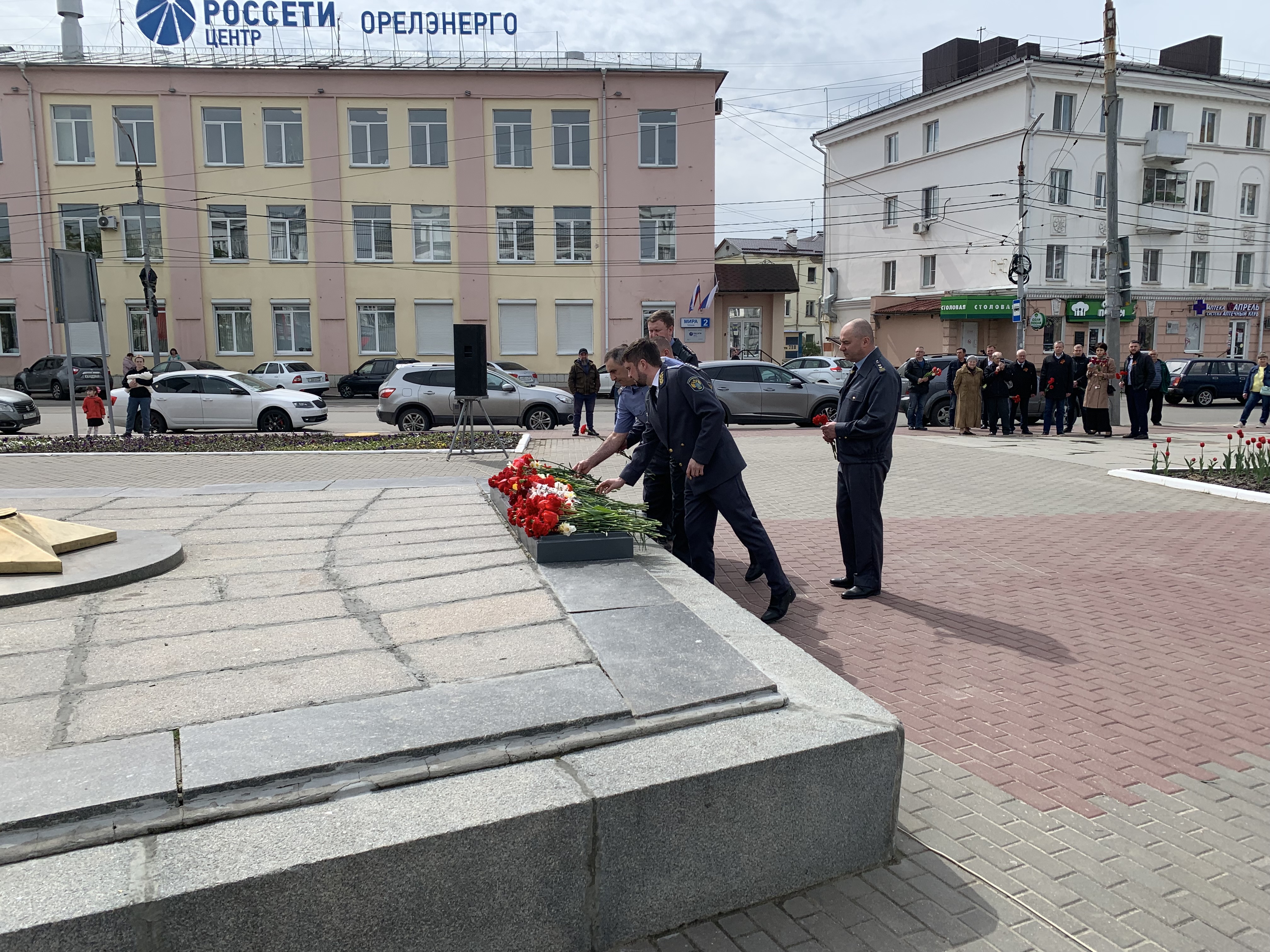 Возложение цветов к Вечному огню и Братской могиле в сквере Танкистов в  городе Орле - Ространснадзор