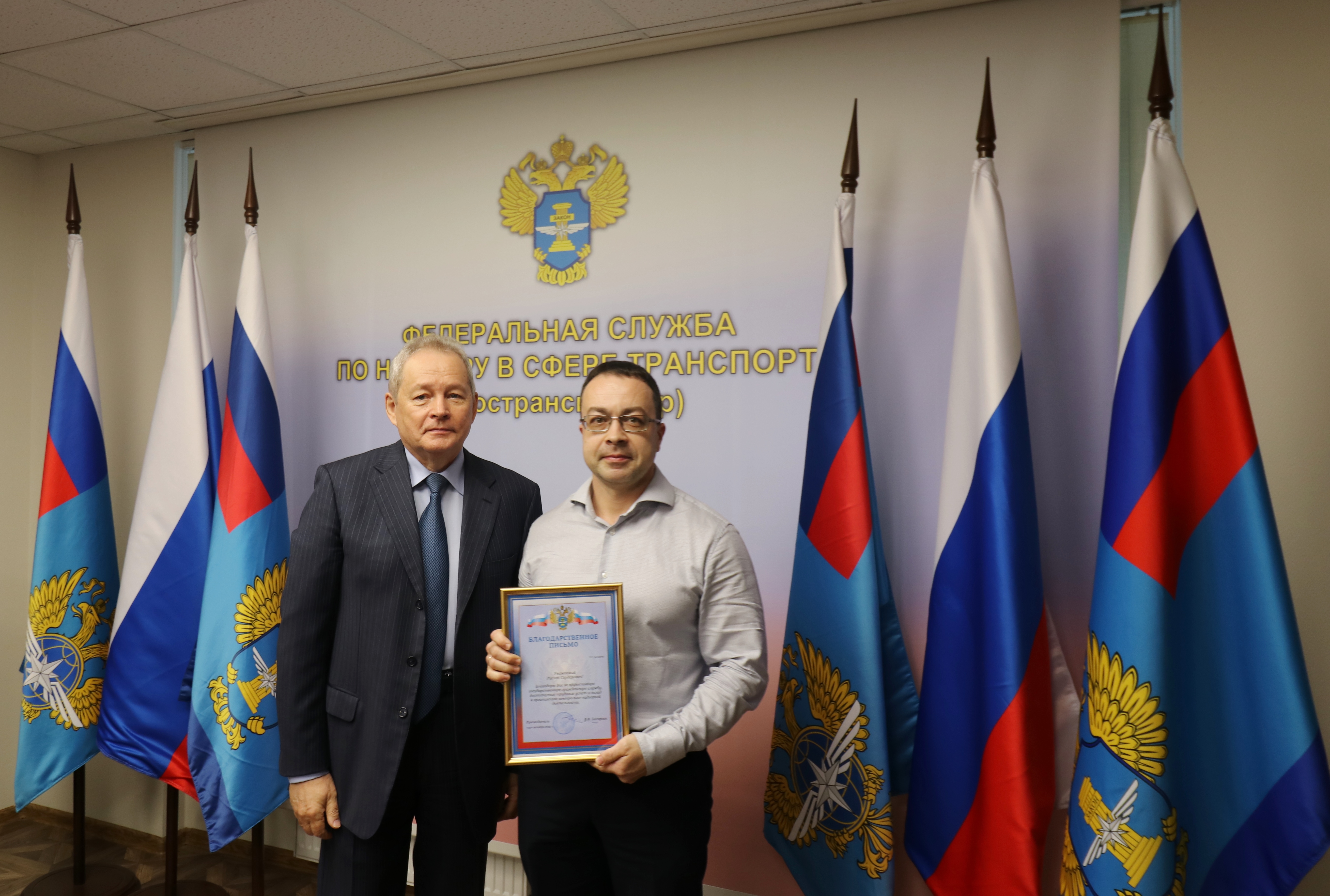 Руководитель Ространснадзора вручил ведомственные награды сотрудником автотранспортной отрасли