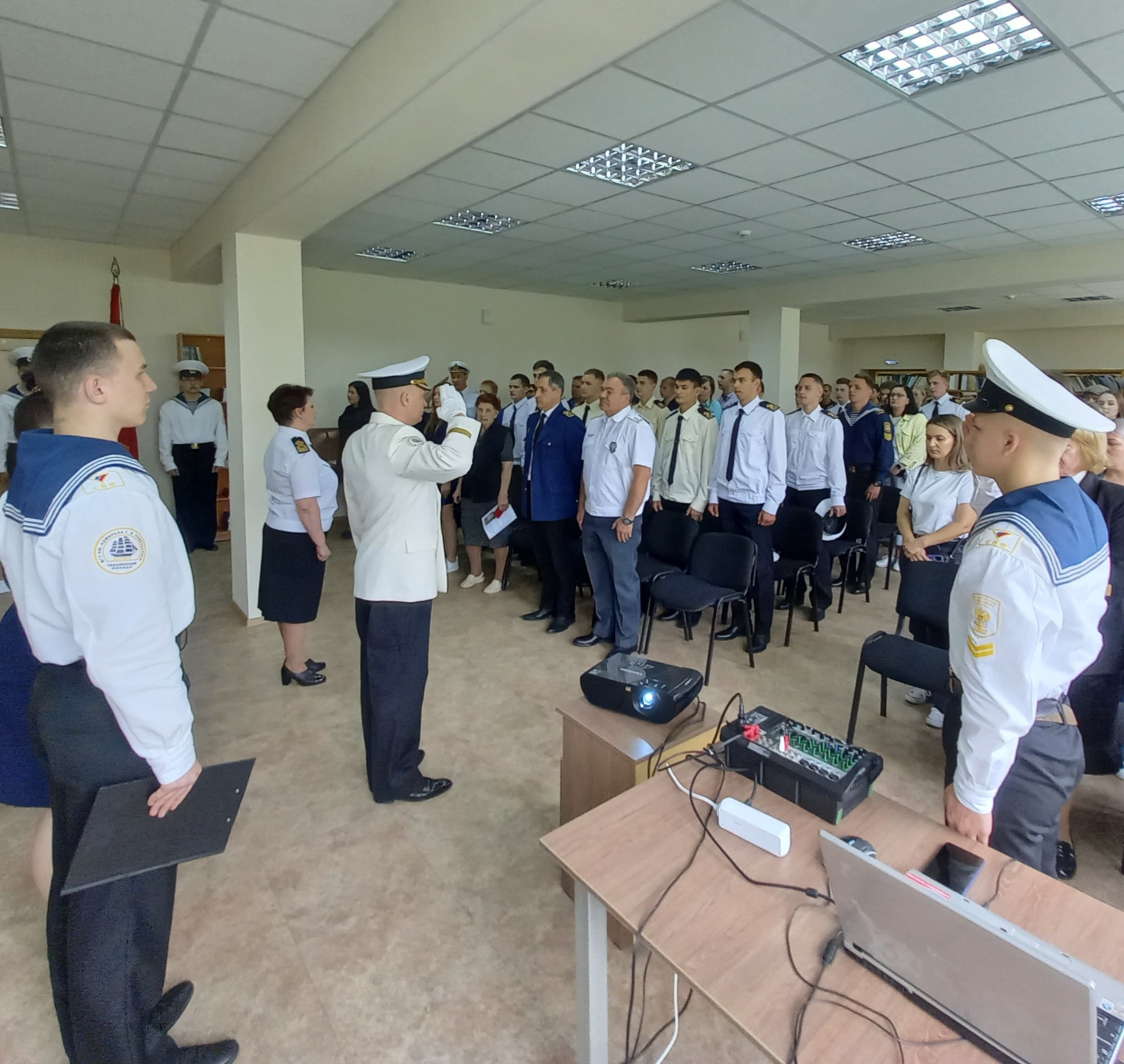 Путевка в жизнь» - вручение дипломов выпускникам Сахалинского высшего  морского училища имени Т.Б. Гуженко - Ространснадзор