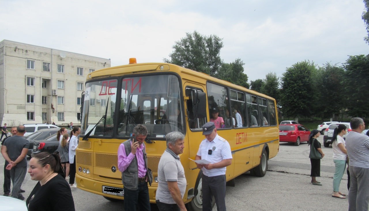 В режиме постоянного рейда проведена проверка соблюдения обязательных  требований при перевозке групп детей в период летних каникул и наступлением  сезона летнего оздоровительного отдыха детей. - Ространснадзор