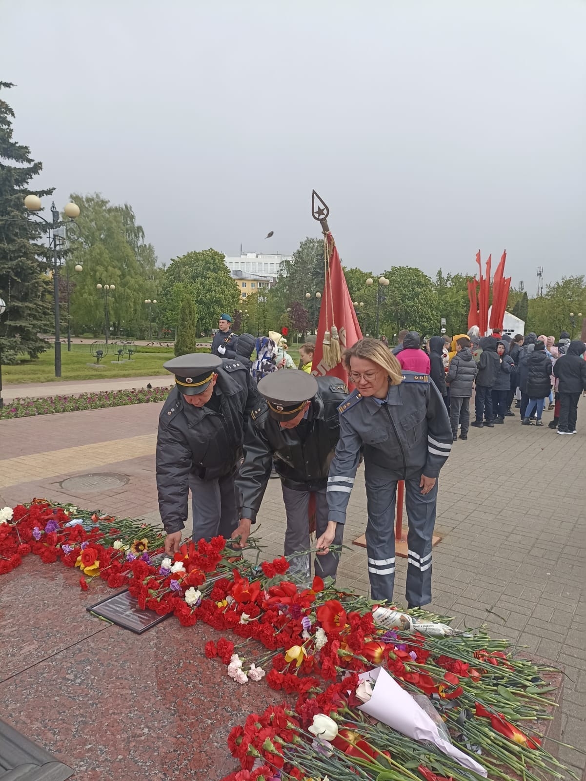 Коллектив ТОГАДН по Калужской области принял участие в возложении цветов к Вечному огню на Площади Победы в г. Калуге