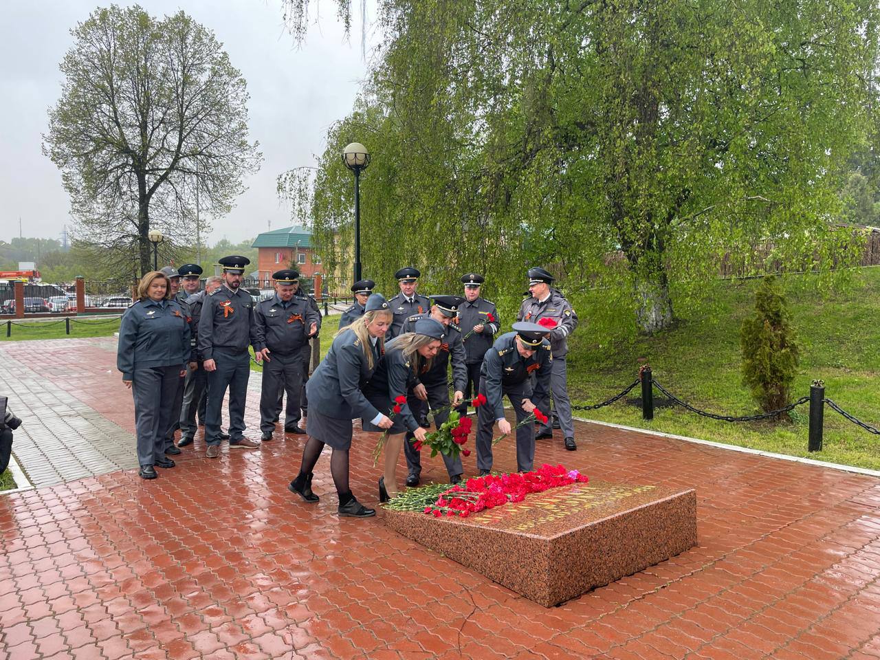 Сотрудники территориального отдела государственного автодорожного надзора по Московской области  в преддверии 79 годовщины Победы в Великой Отечественной войне провели торжественное собрание, посвященное памяти бойцам Советской Армии.