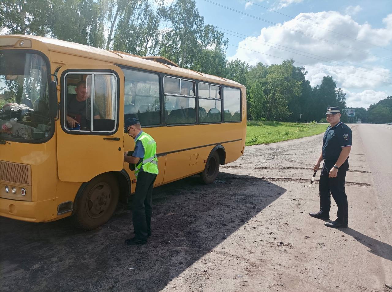 В городе Железногорск Курской области проведен совместный рейд по соблюдению требований при осуществлении перевозки пассажиров по заказу