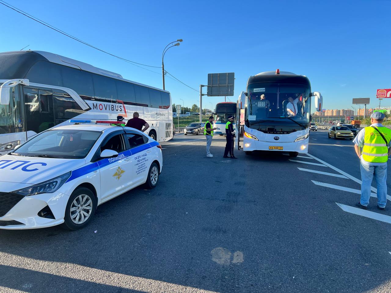 В Москве проходит масштабный рейд с участием сотрудников ТОГАДН по Москве, инспекторов Управления ГИБДД ГУ МВД России по Москве и ГКУ «Организатор перевозок» по контролю безопасности пассажирских перевозок