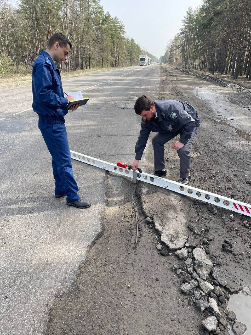 ТОГАДН по Липецкой области совместно с Прокуратурой района проведена проверка соблюдения законодательства в сфере контроля безопасности,  сохранности и содержания на федеральной автодороге Р-119