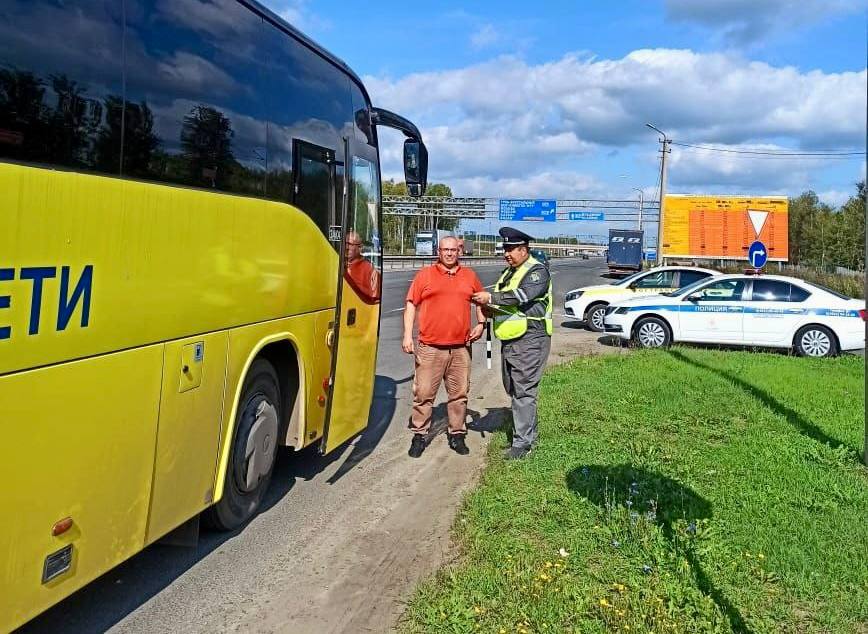 В преддверии нового учебного года сотрудниками ТОГАДН по Рязанкой области продолжаются совместные мероприятия с представителями районных прокуратур и сотрудниками Госавтоинспекции