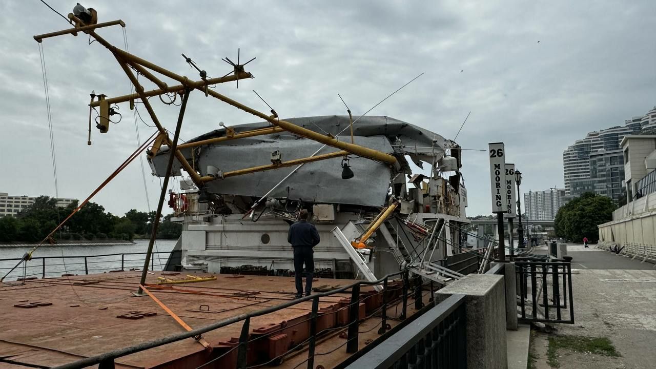 В морском порту г. Ростов-на-Дону произошло столкновение т/х «Зеленга» с железнодорожным мостом