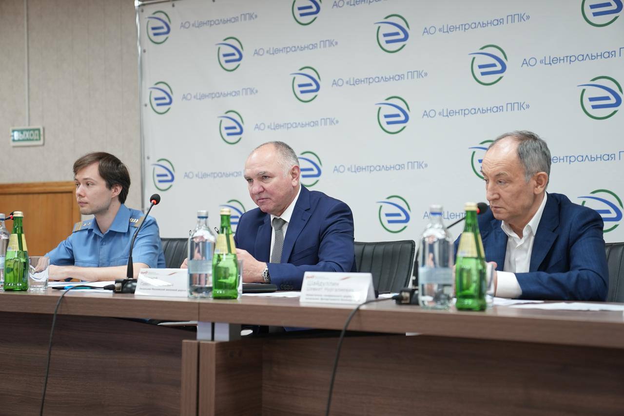 Выездное совещание по вопросам обеспечения безопасности движения в пригородном комплексе Московской железной дороги прошло в моторвагонном депо Нахабино
