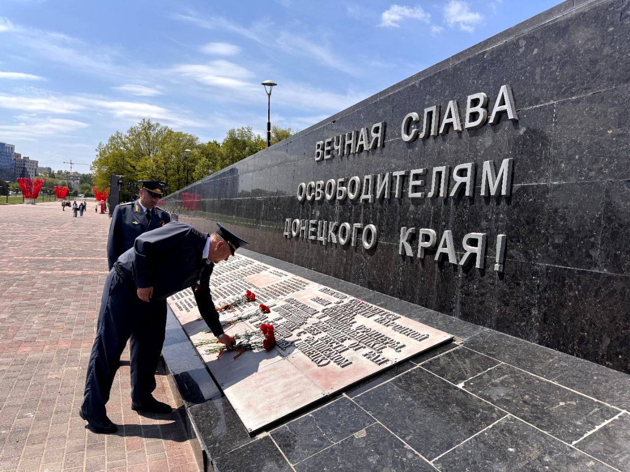 Торжественное возложение в преддверии Дня Победы в г. Донецк