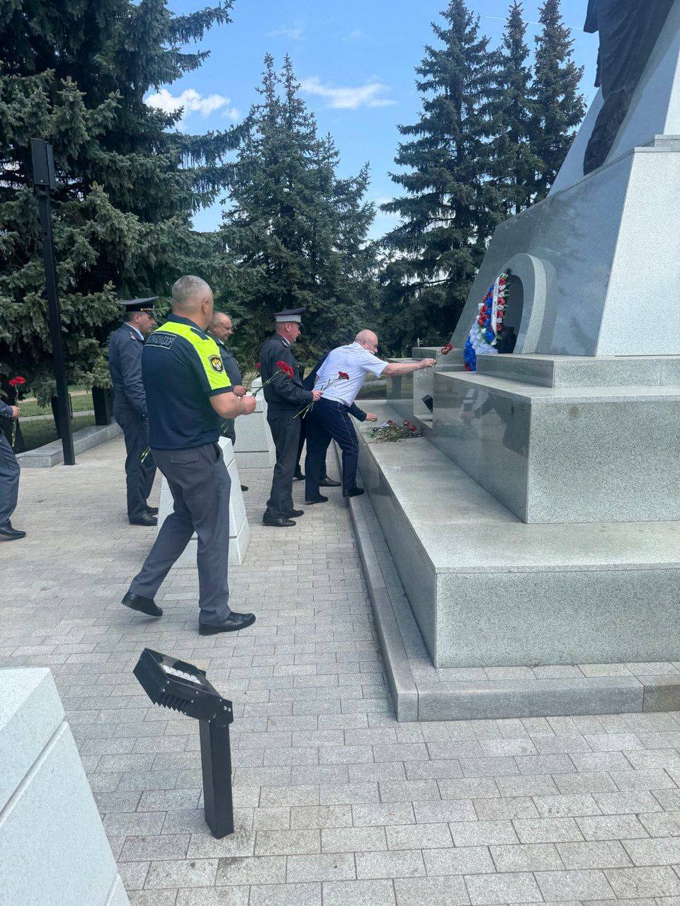 ПАМЯТЬ О ПОДВИГЕ