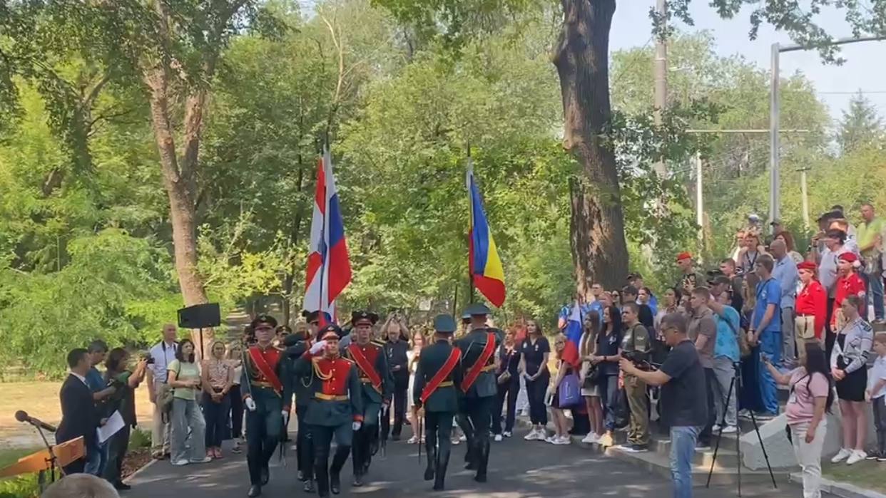 Открытие памятника волонтёрам СВО в Ростове