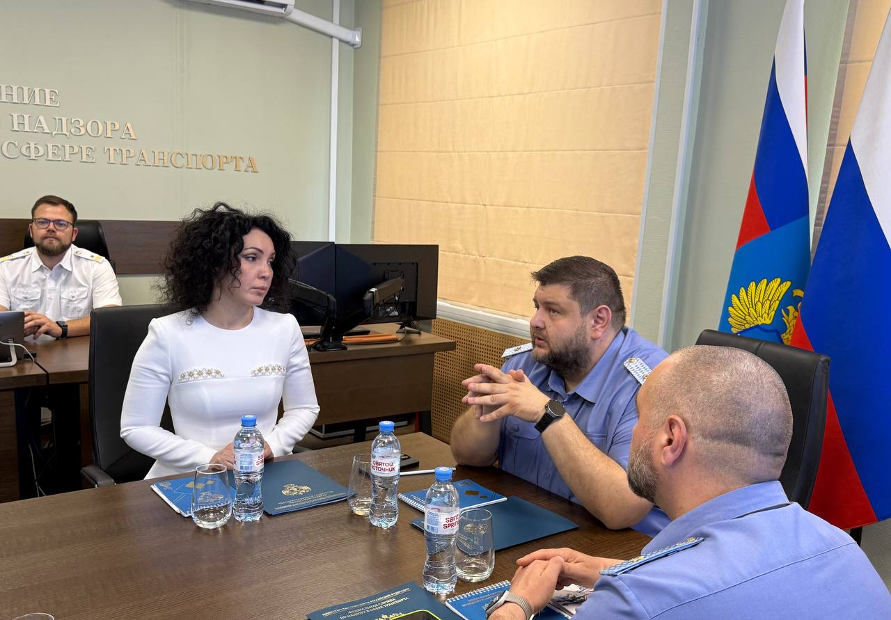 В ситуационном центре управления Начальник МТУ Ространснадзора по ЦФО Сергей Ромазанов провел рабочее совещание с  Сабиной Цветковой