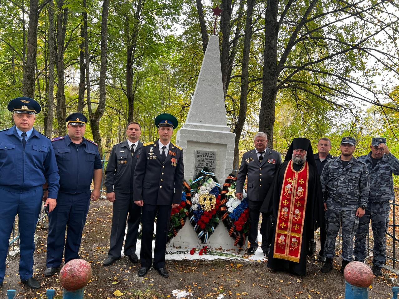 Инспектора ТОГАДН по Брянской области в честь 81-й годовщины со дня освобождения Злынковского района Брянской области от немецко-фашистских захватчиков приняли участие в возложении цветов