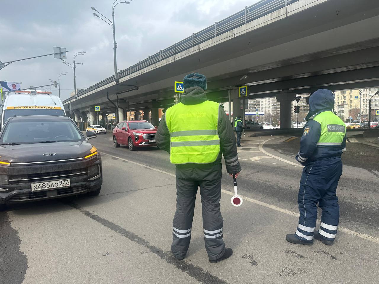 Сотрудниками ТОГАДН по городу Москве совместно с ТОГАДН по Московской области проведены контрольные мероприятия по выявлению и пресечению нарушений в сфере смежных межрегиональных пассажирских перевозок на территории города Москвы и Московской области