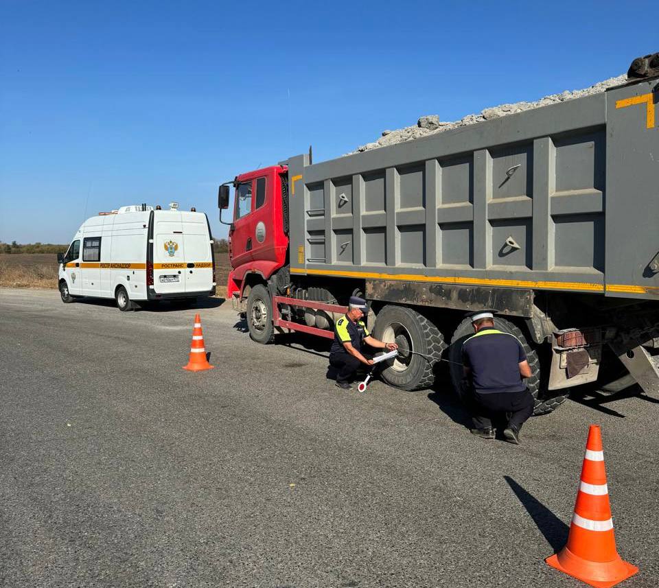 Сотрудниками ТОГАДН по Белгородской области проведено рейдовое мероприятие по контролю за соблюдением весогабаритных параметров транспортных средств, перевозящих грузы на территории региона