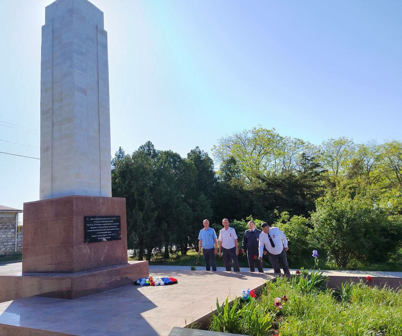 Торжественное возложение цветов к Мемориальному комплексу «Героям Аджимушкая»