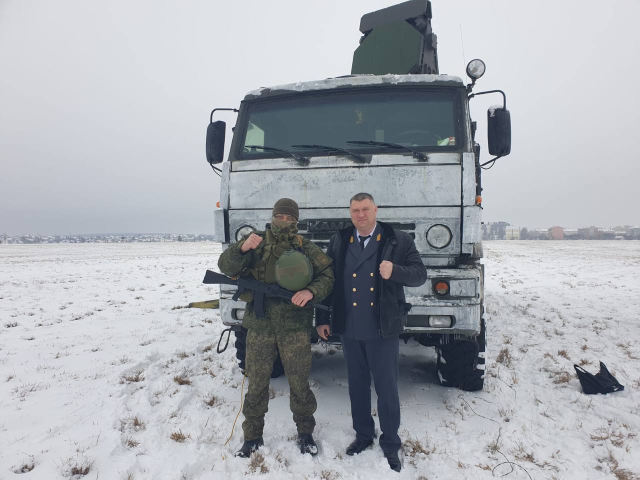 Сотрудники территориального отдела государственного автодорожного надзора по Белгородской области МТУ Ространснадзора по ЦФО поздравили с наступающим Днём защитника Отечества военнослужащих Вооруженных сил Российской Федерерации