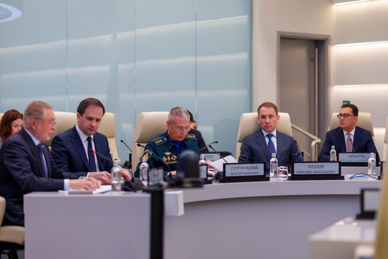 Виталий Савельев провел заседание правительственной комиссии для координации работ по ликвидации последствий чрезвычайной ситуации, вызванной крушением танкеров в Керченском проливе